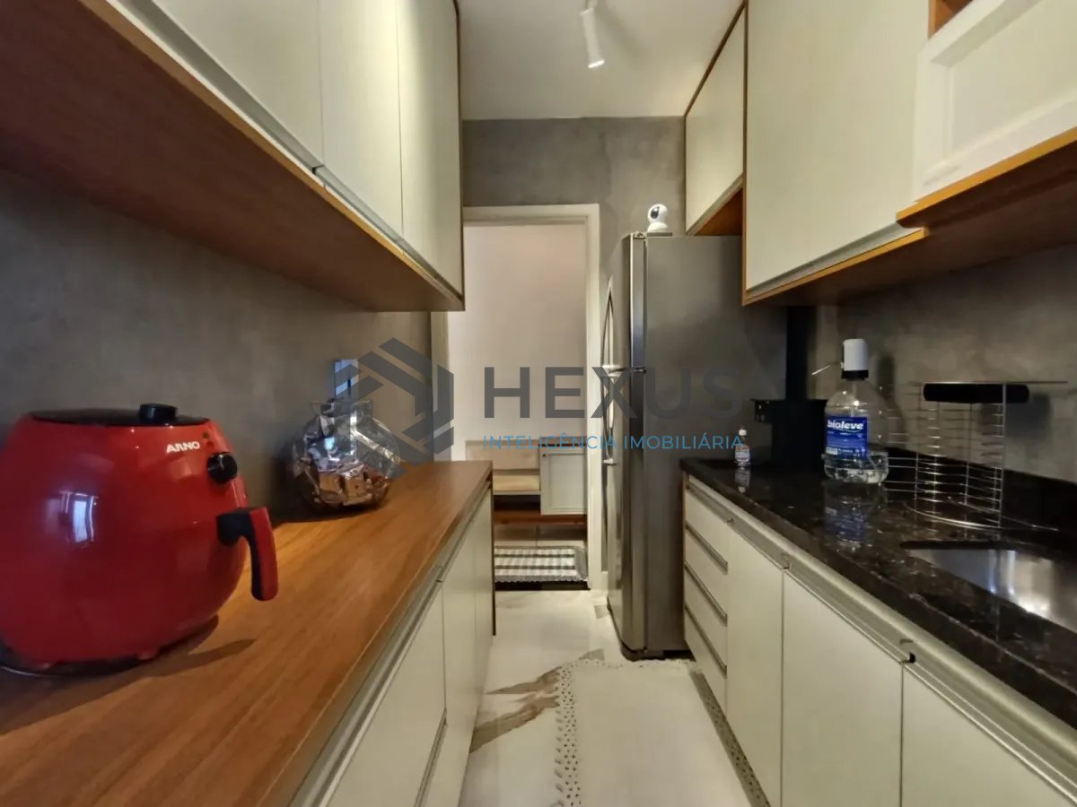 Foto 16 de Apartamento reformado com varanda e lazer a 600m da praia na Enseada, Guarujá