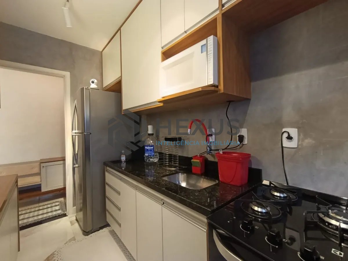 Foto 17 de Apartamento reformado com varanda e lazer a 600m da praia na Enseada, Guarujá