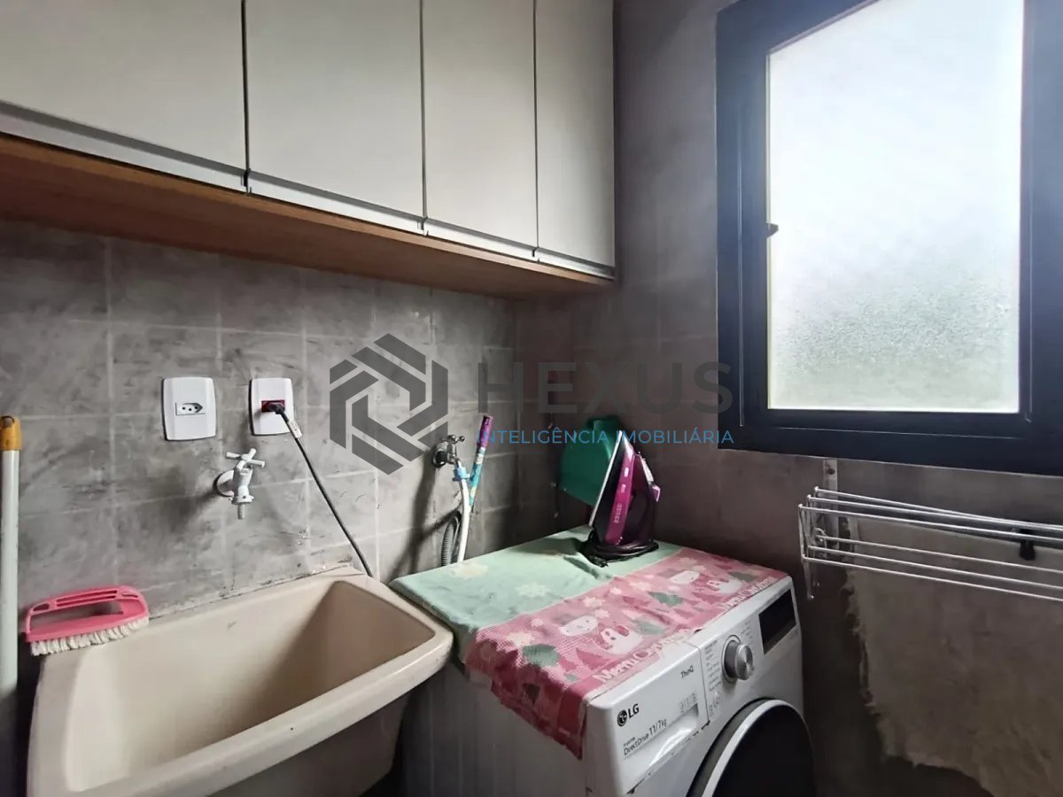 Foto 18 de Apartamento reformado com varanda e lazer a 600m da praia na Enseada, Guarujá