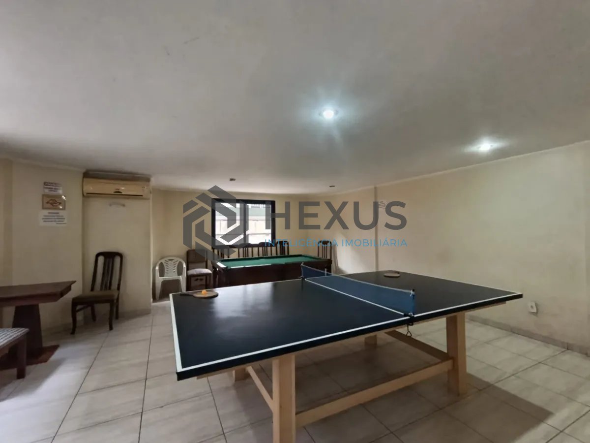 Foto 21 de Apartamento reformado com varanda e lazer a 600m da praia na Enseada, Guarujá