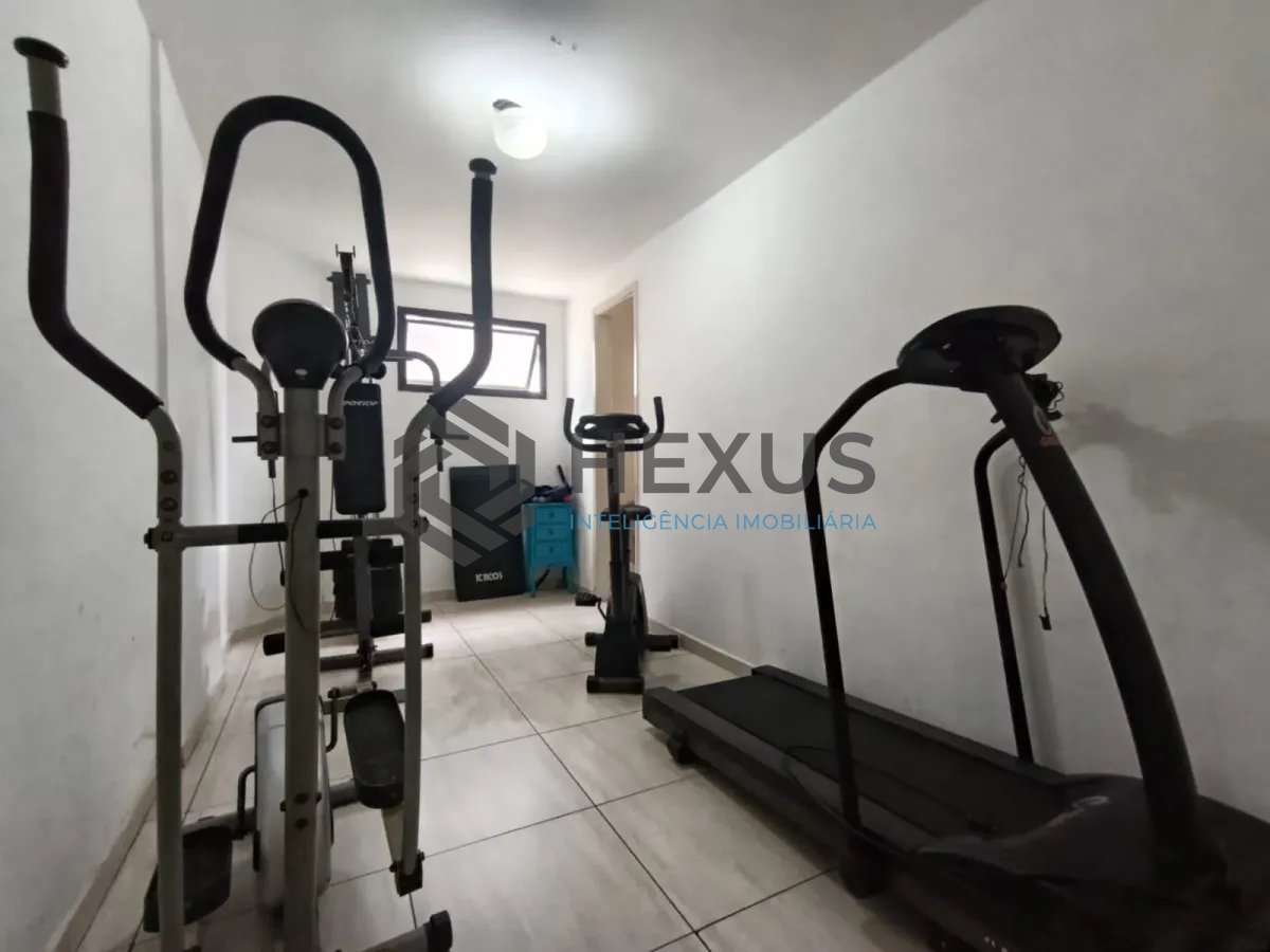 Foto 24 de Apartamento reformado com varanda e lazer a 600m da praia na Enseada, Guarujá