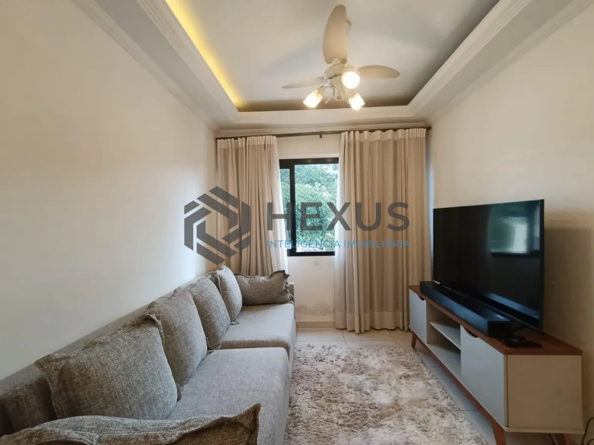 Foto 4 de Apartamento reformado com varanda e lazer a 600m da praia na Enseada, Guarujá