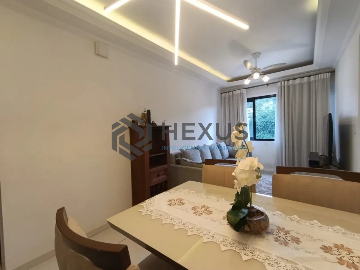 Foto 5 de Apartamento reformado com varanda e lazer a 600m da praia na Enseada, Guarujá