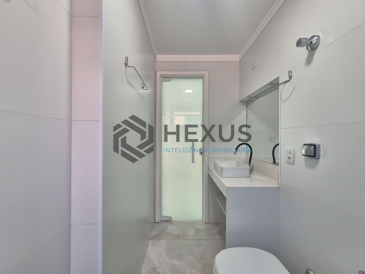 Foto 18 de Apartamento reformado a 1 quadra da praia nas Pitangueiras, Guarujá