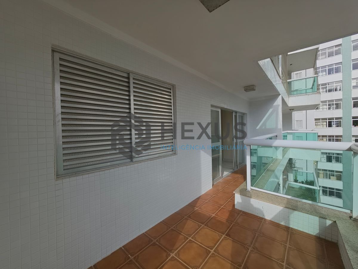 Foto 2 de Apartamento com varanda vista mar e lazer nas Pitangueiras, Guarujá