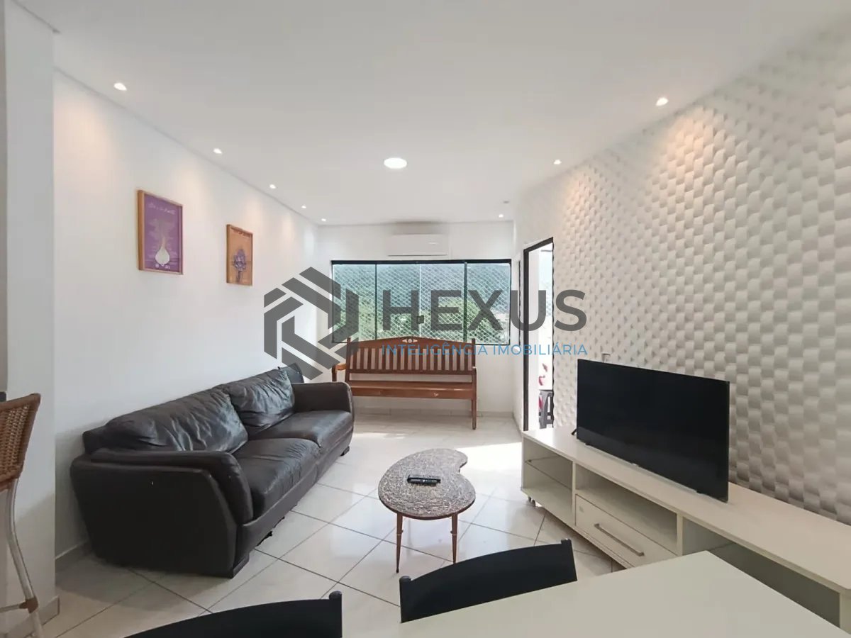 Foto 2 de Apartamento com varanda a 500m da praia na Enseada, Guarujá