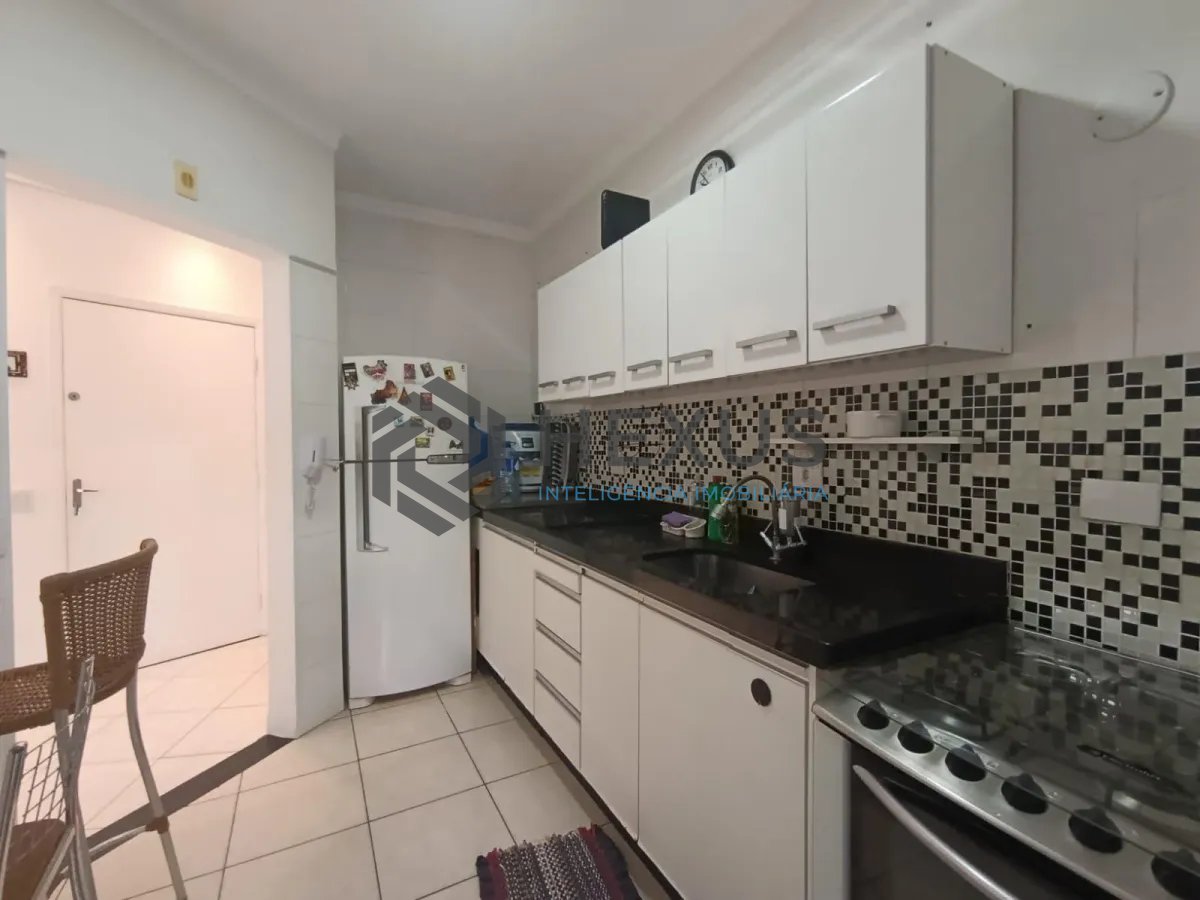 Foto 18 de Apartamento com varanda a 500m da praia na Enseada, Guarujá