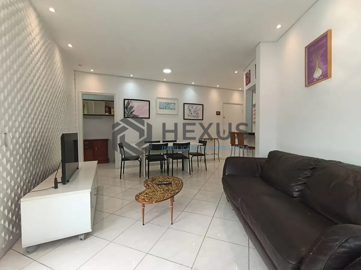 Foto 3 de Apartamento com varanda a 500m da praia na Enseada, Guarujá
