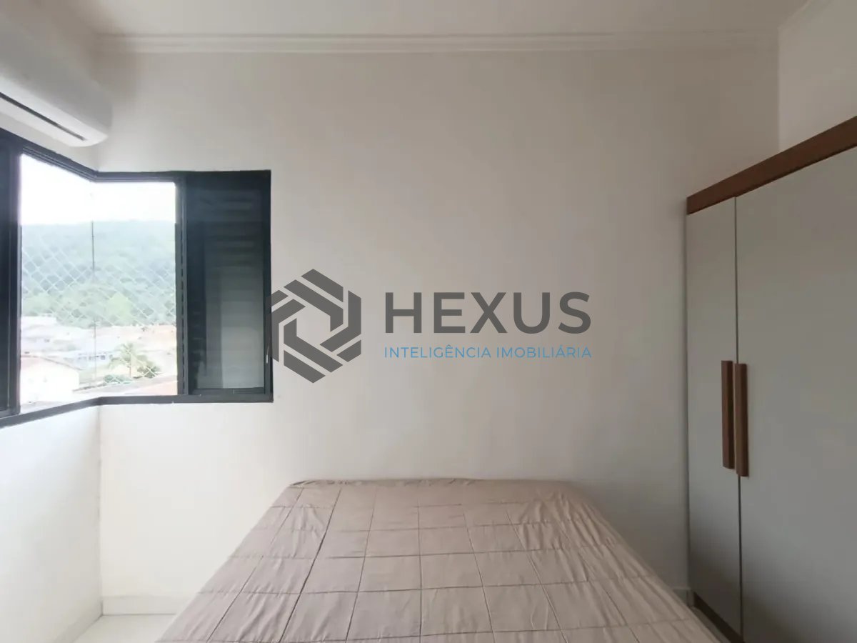 Foto 9 de Apartamento com varanda a 500m da praia na Enseada, Guarujá
