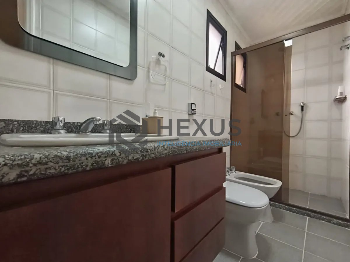 Foto 15 de Apartamento com varanda e lazer na Enseada, Guarujá