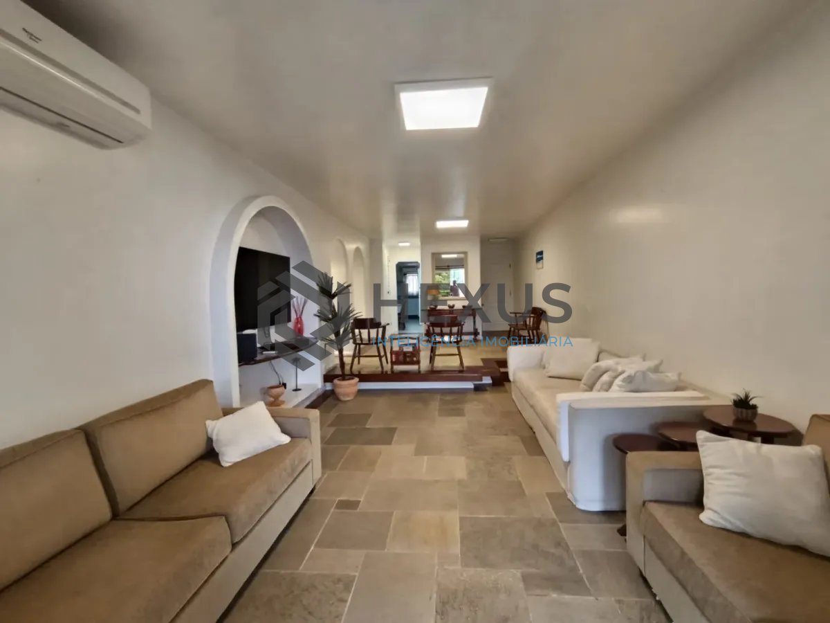 Foto 3 de Apartamento com varanda e lazer na Enseada, Guarujá