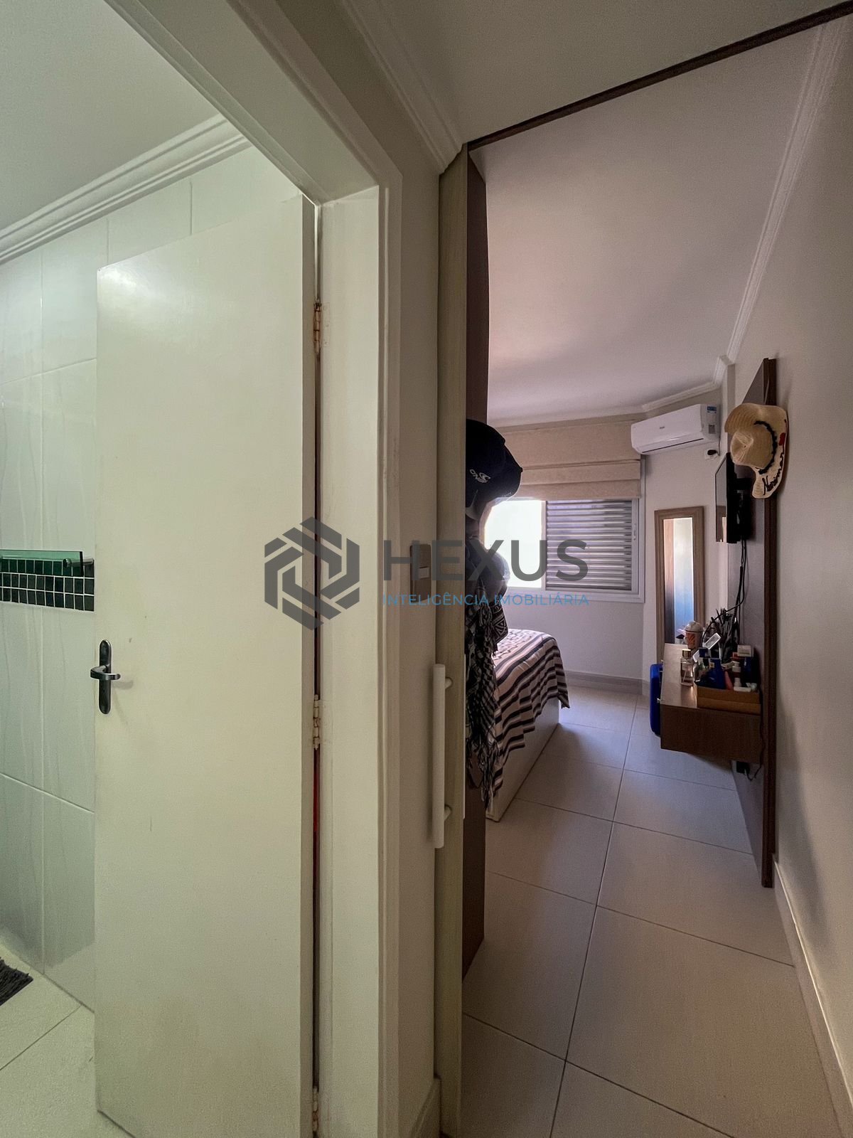 Foto 16 de Apartamento com varanda vista mar e lazer nas Pitangueiras, Guarujá