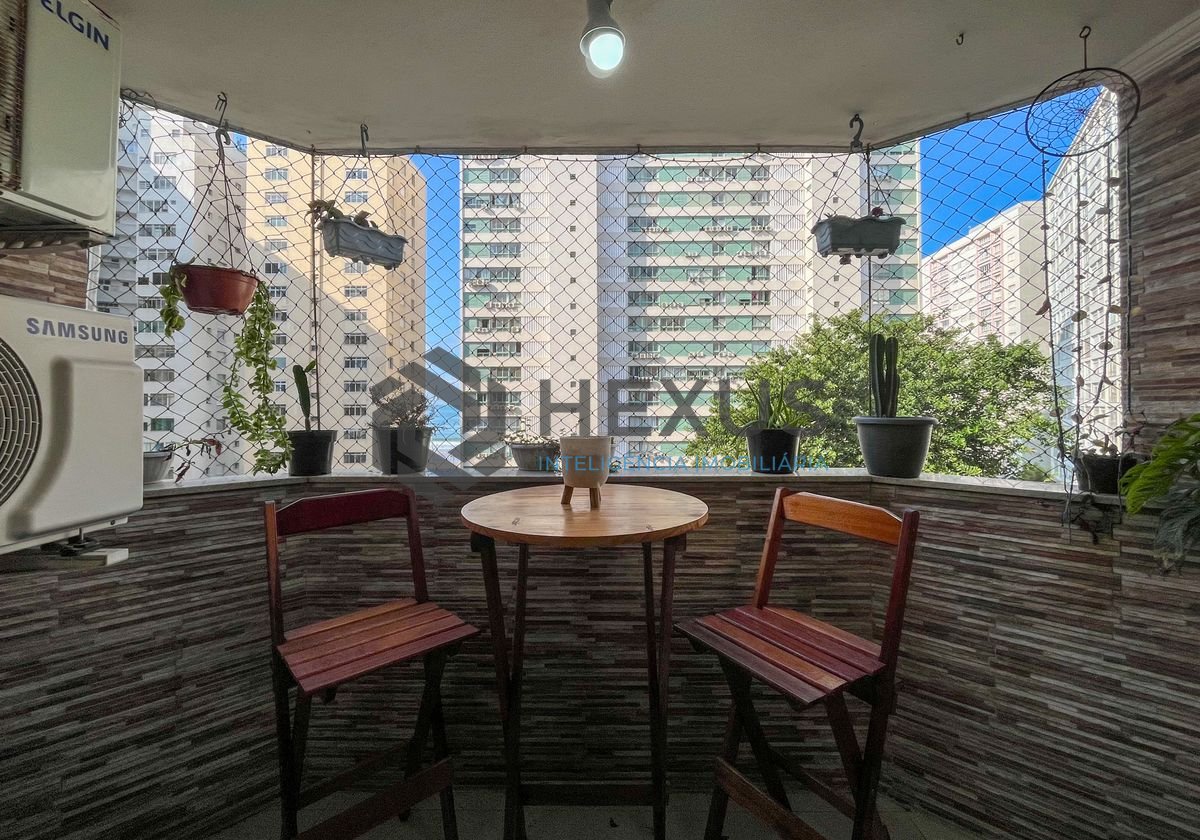 Foto 2 de Apartamento com varanda vista mar e lazer nas Pitangueiras, Guarujá