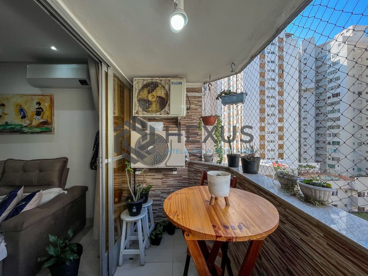 Foto 6 de Apartamento com varanda vista mar e lazer nas Pitangueiras, Guarujá