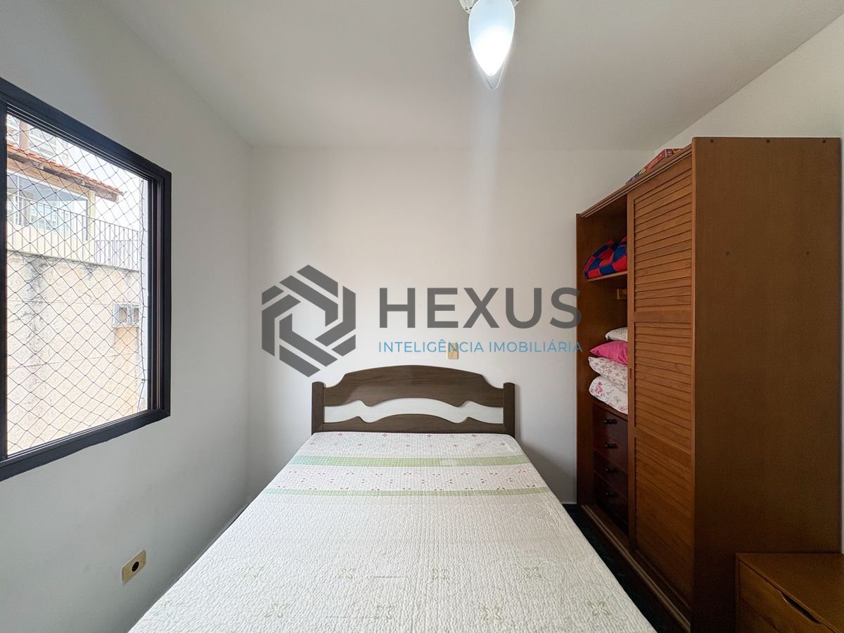 Foto 11 de Apartamento com varanda a 500m da praia no Jardim Astúrias, Guarujá