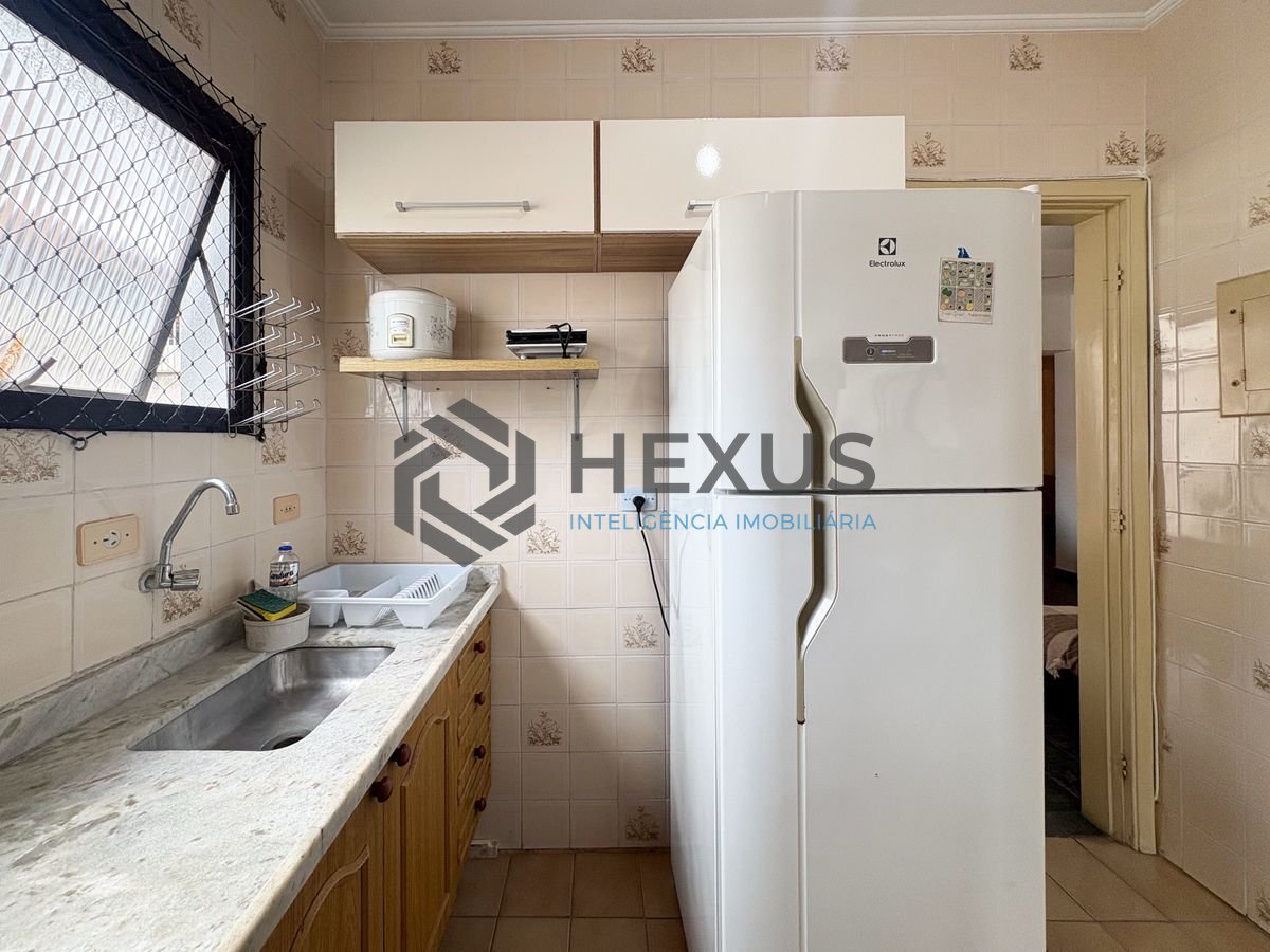 Foto 15 de Apartamento com varanda a 500m da praia no Jardim Astúrias, Guarujá