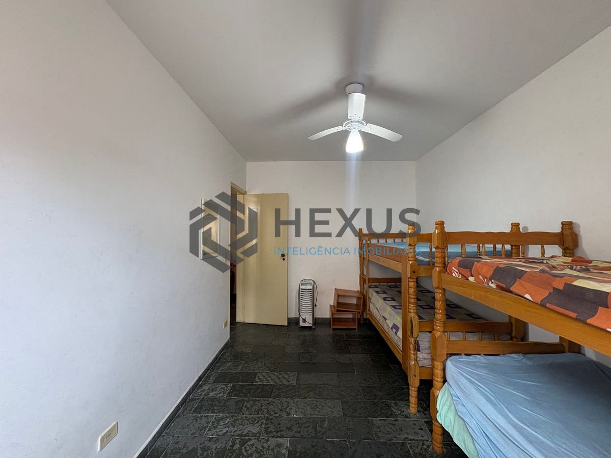 Foto 8 de Apartamento com varanda a 500m da praia no Jardim Astúrias, Guarujá