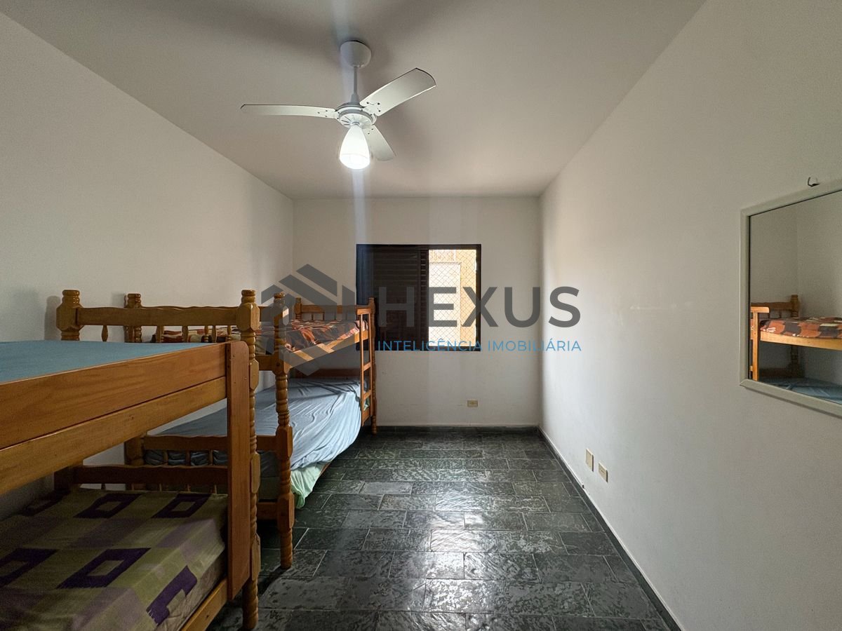 Foto 9 de Apartamento com varanda a 500m da praia no Jardim Astúrias, Guarujá