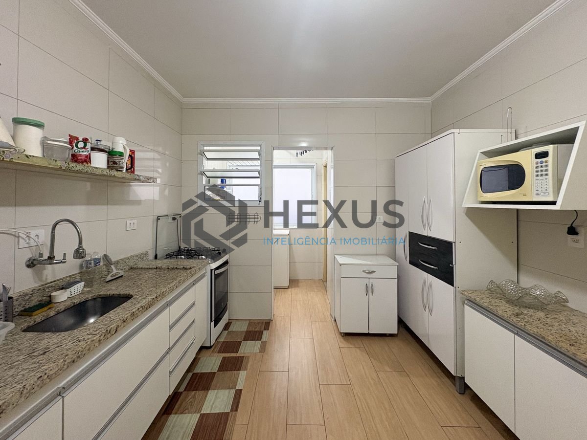 Foto 13 de Apartamento com varanda vista mar a 50m da praia na Enseada, Guarujá