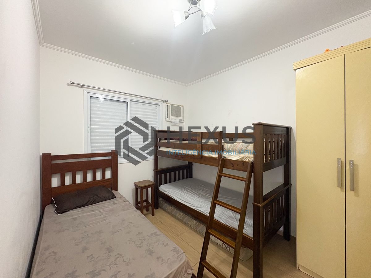 Foto 9 de Apartamento com varanda vista mar a 50m da praia na Enseada, Guarujá