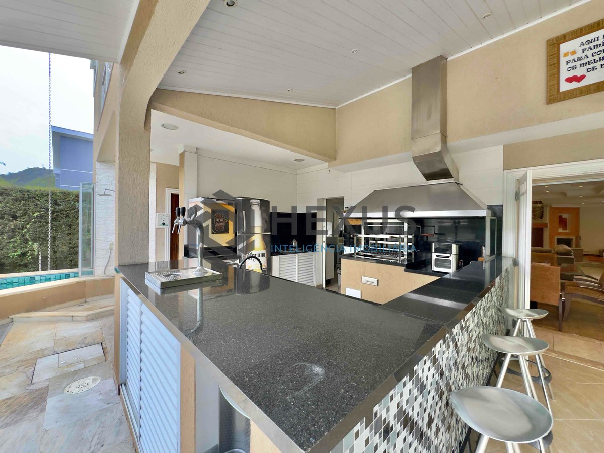 Foto 13 de Casa reformada com varanda piscina e área gourmet no Granville na Praia da Enseada, Guaruja