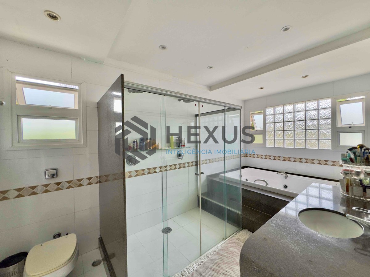 Foto 44 de Casa reformada com varanda piscina e área gourmet no Granville na Praia da Enseada, Guaruja