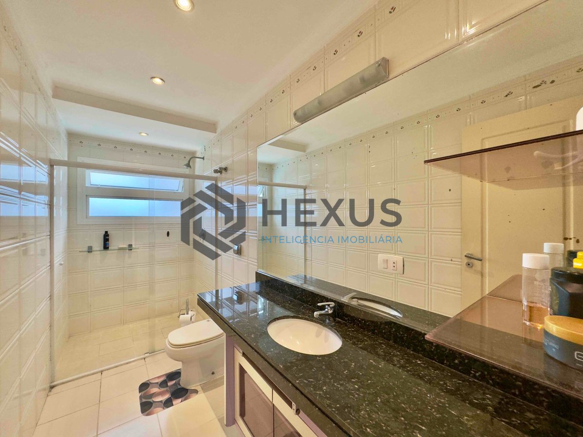 Foto 51 de Casa reformada com varanda piscina e área gourmet no Granville na Praia da Enseada, Guaruja