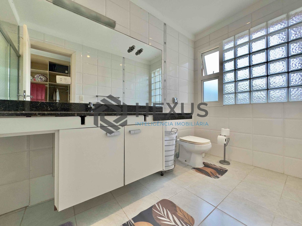 Foto 56 de Casa reformada com varanda piscina e área gourmet no Granville na Praia da Enseada, Guaruja