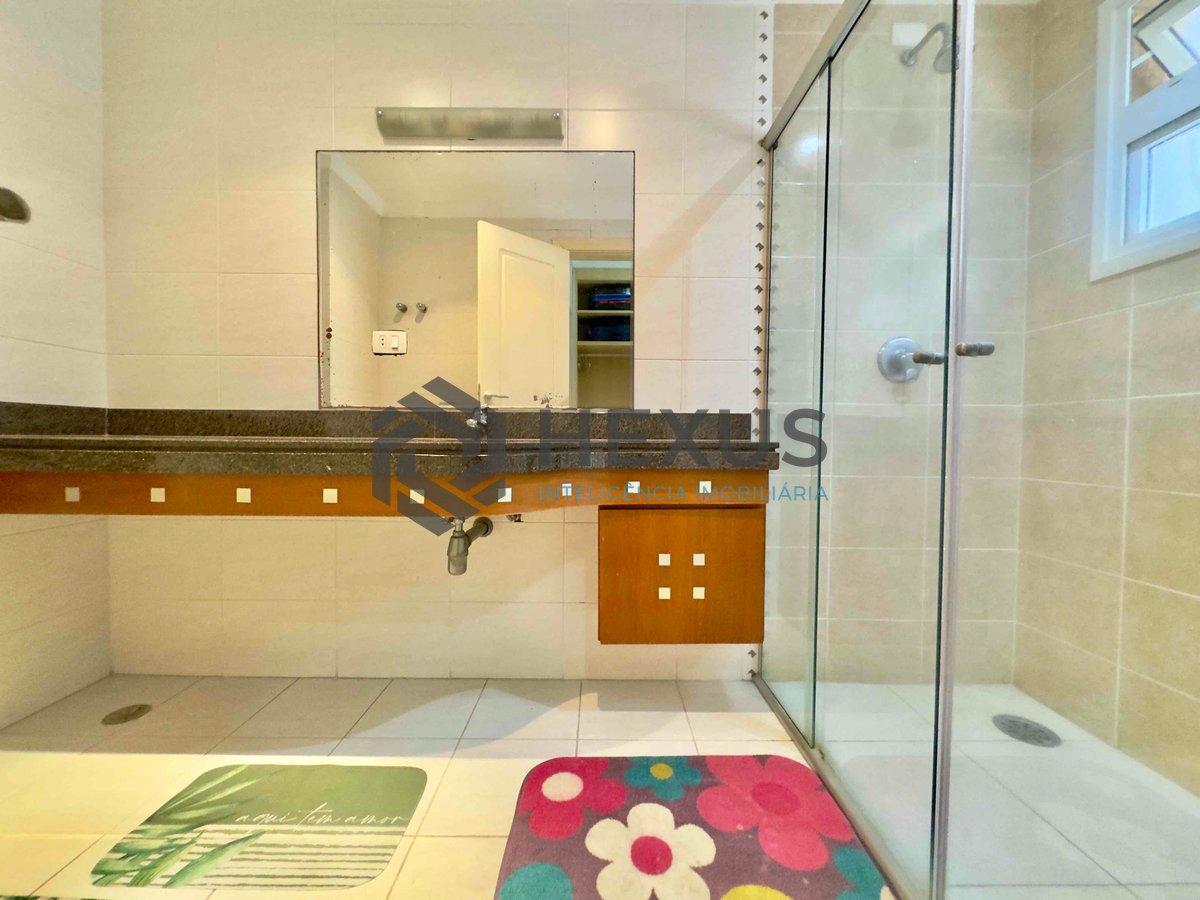 Foto 58 de Casa reformada com varanda piscina e área gourmet no Granville na Praia da Enseada, Guaruja