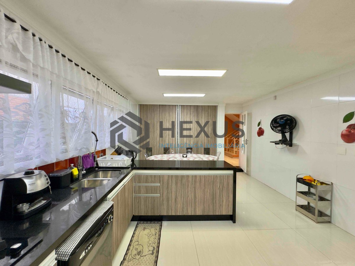 Foto 63 de Casa reformada com varanda piscina e área gourmet no Granville na Praia da Enseada, Guaruja