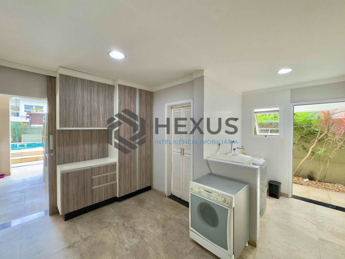 Foto 9 de Casa reformada com varanda piscina e área gourmet no Granville na Praia da Enseada, Guaruja