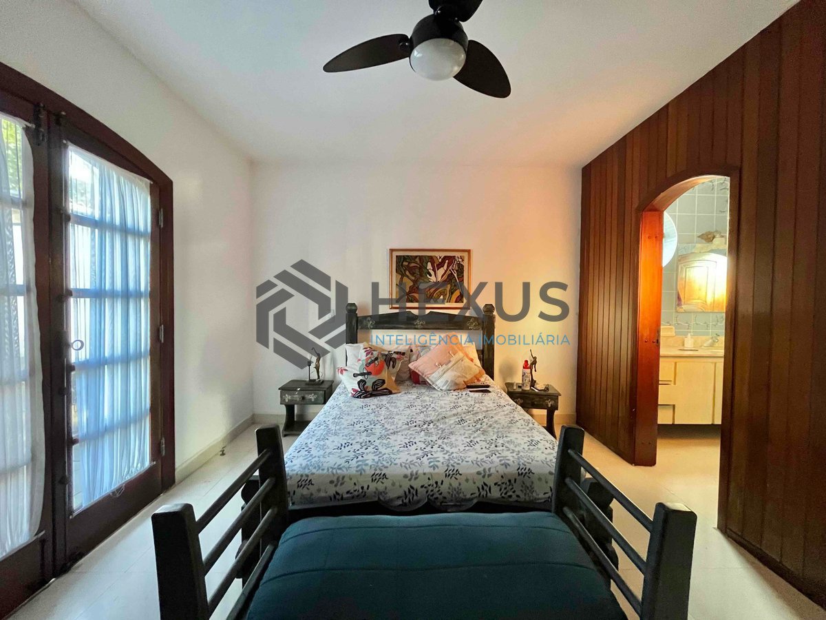 Foto 17 de Casa com piscina e churrasqueira na Praia da Enseada, Guaruja