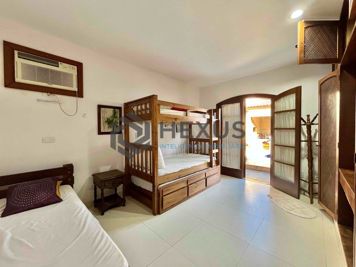 Foto 20 de Casa com piscina e churrasqueira na Praia da Enseada, Guaruja