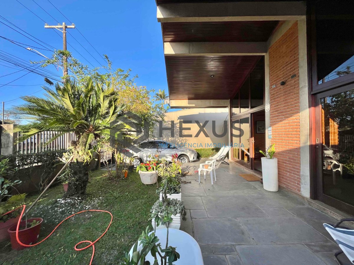 Foto 29 de Casa com piscina e churrasqueira na Praia da Enseada, Guaruja