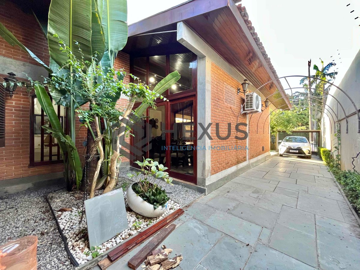 Foto 32 de Casa com piscina e churrasqueira na Praia da Enseada, Guaruja
