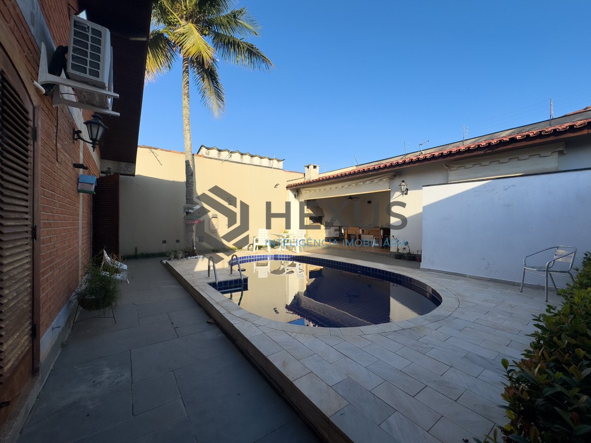 Foto 35 de Casa com piscina e churrasqueira na Praia da Enseada, Guaruja