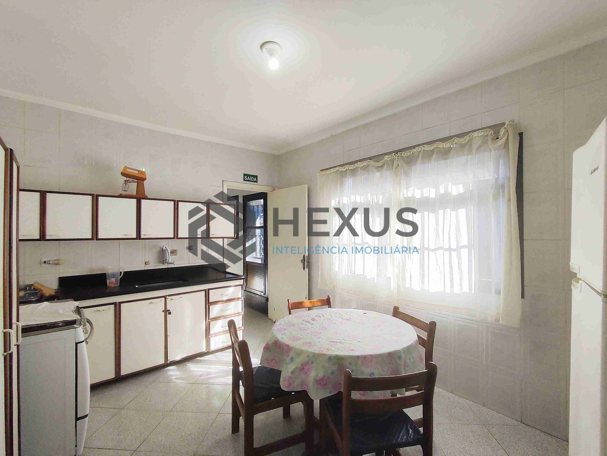 Foto 10 de Casa com varanda e lazer no Jardim Guaiuba, Guaruja
