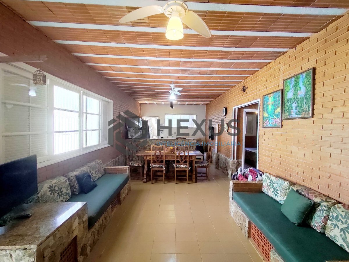 Foto 3 de Casa plana com piscina, área gourmet e edícula a venda na Praia do Guaiuba, Guaruja