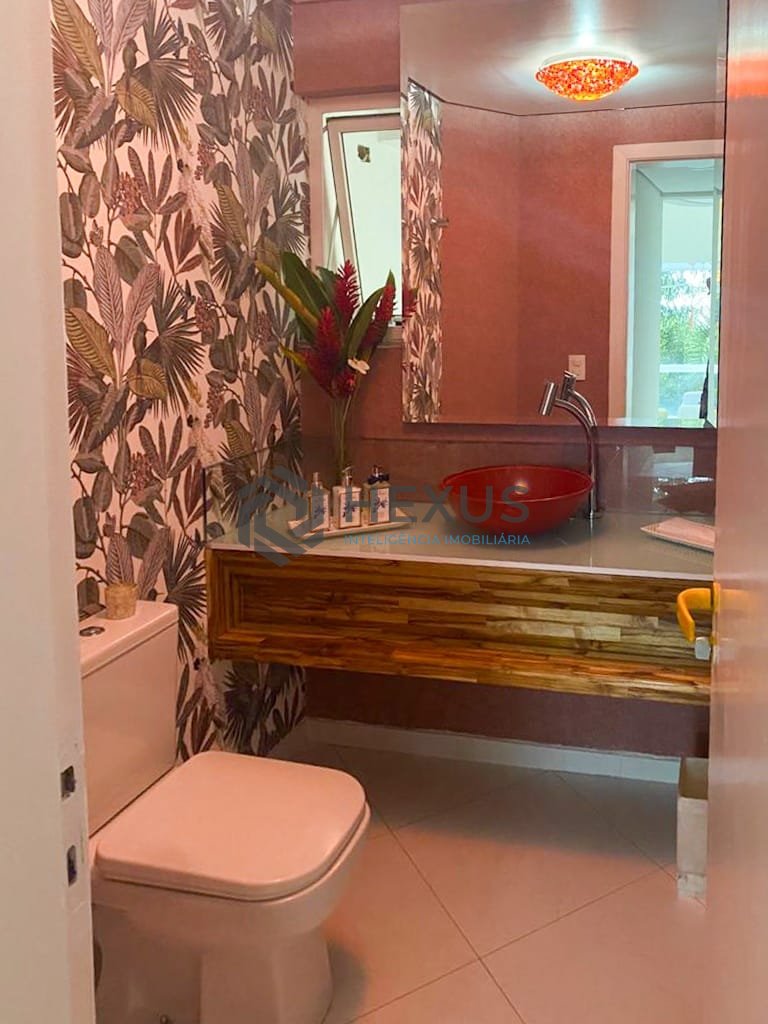 Foto 21 de Casa luxuosa de alto padrão no Condomínio Iporanga, Guaruja