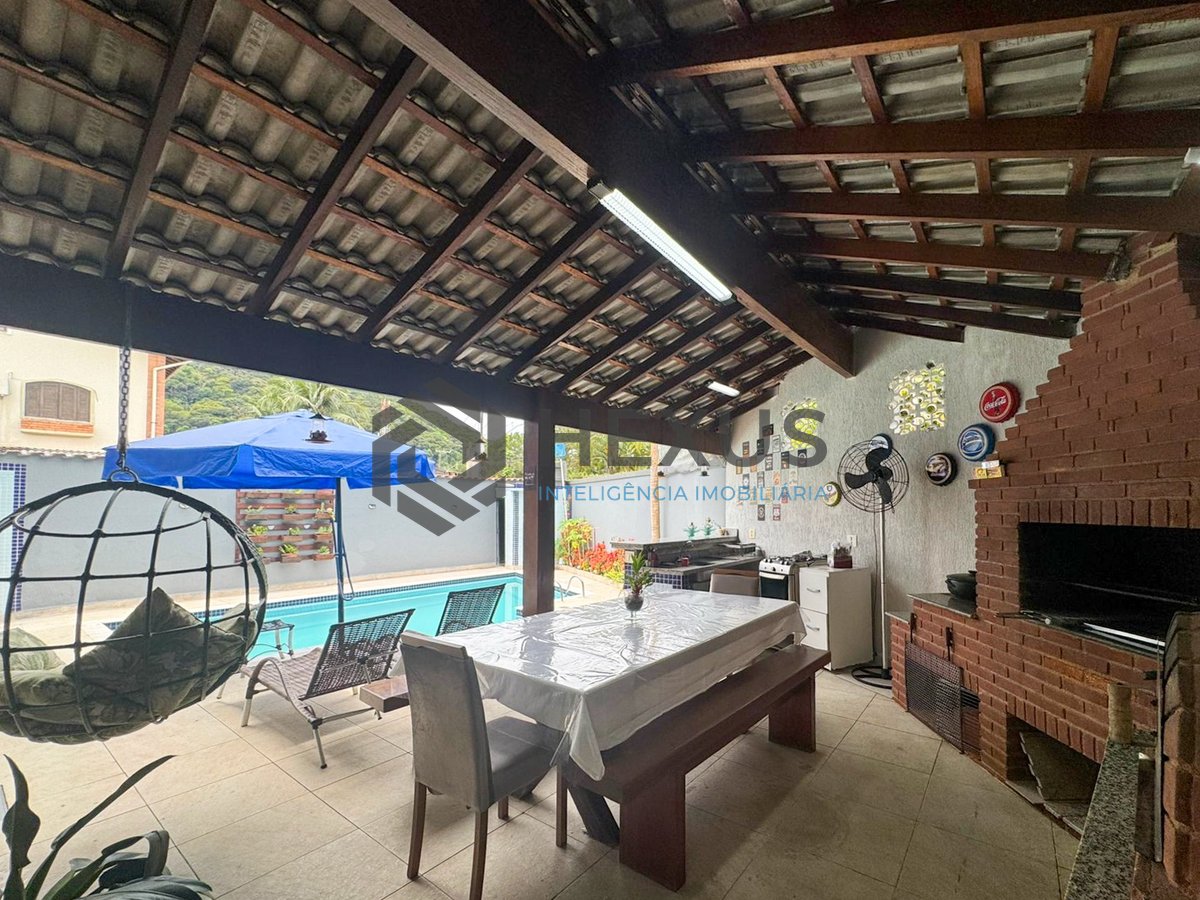 Foto 4 de Casa com piscina e churrasqueira no Jardim Albamar, Guaruja