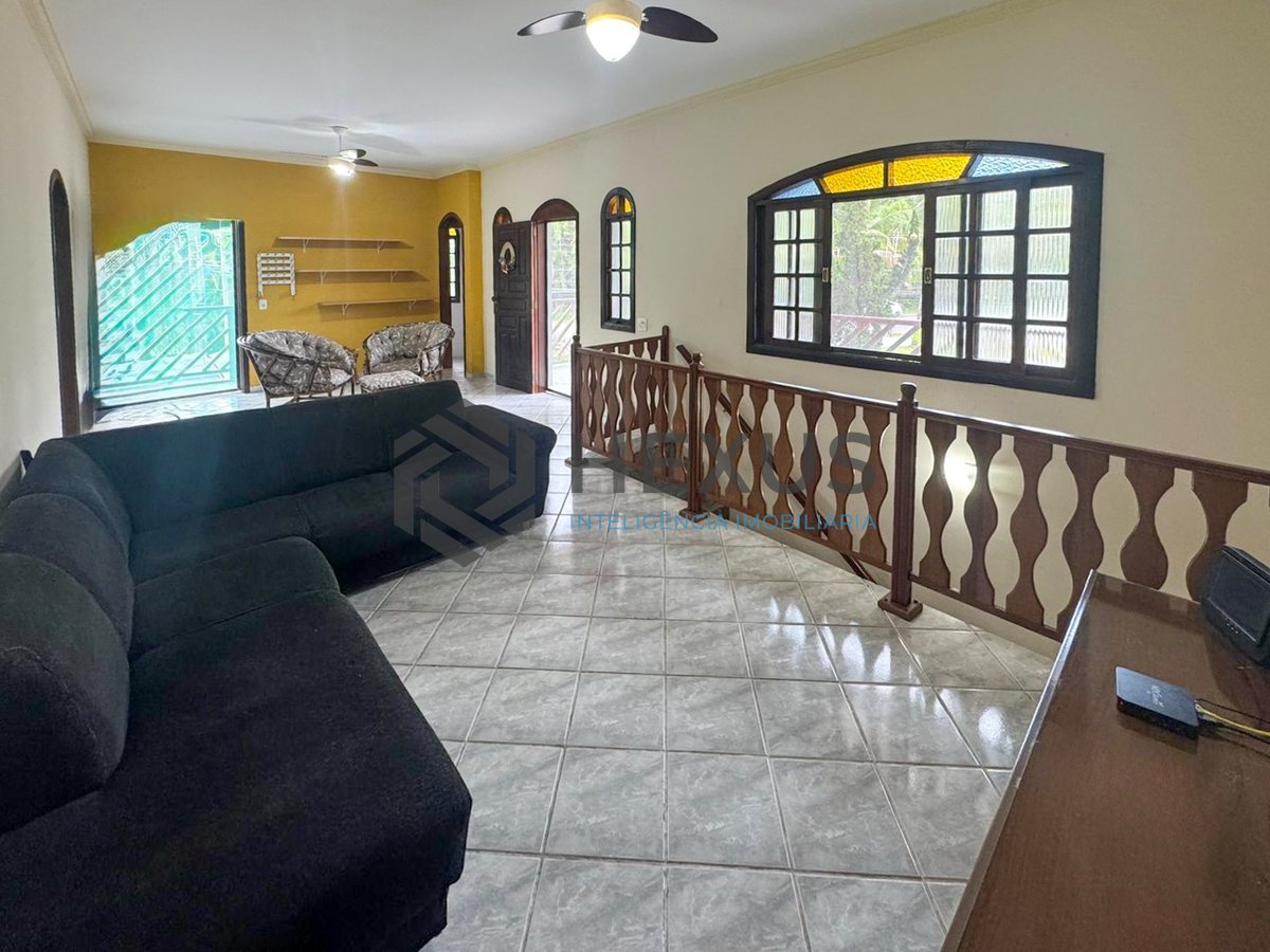 Foto 31 de Casa com piscina e churrasqueira no Jardim Albamar, Guaruja