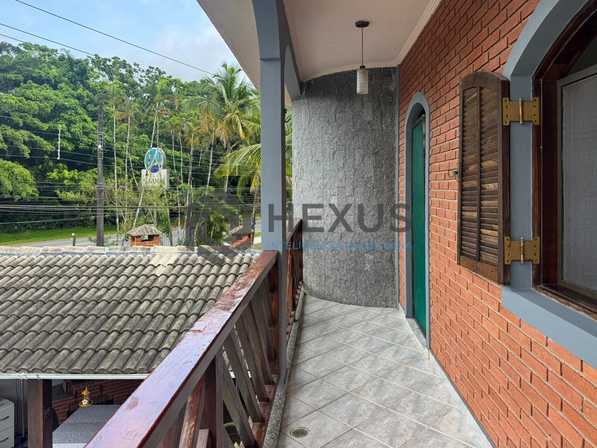 Foto 34 de Casa com piscina e churrasqueira no Jardim Albamar, Guaruja