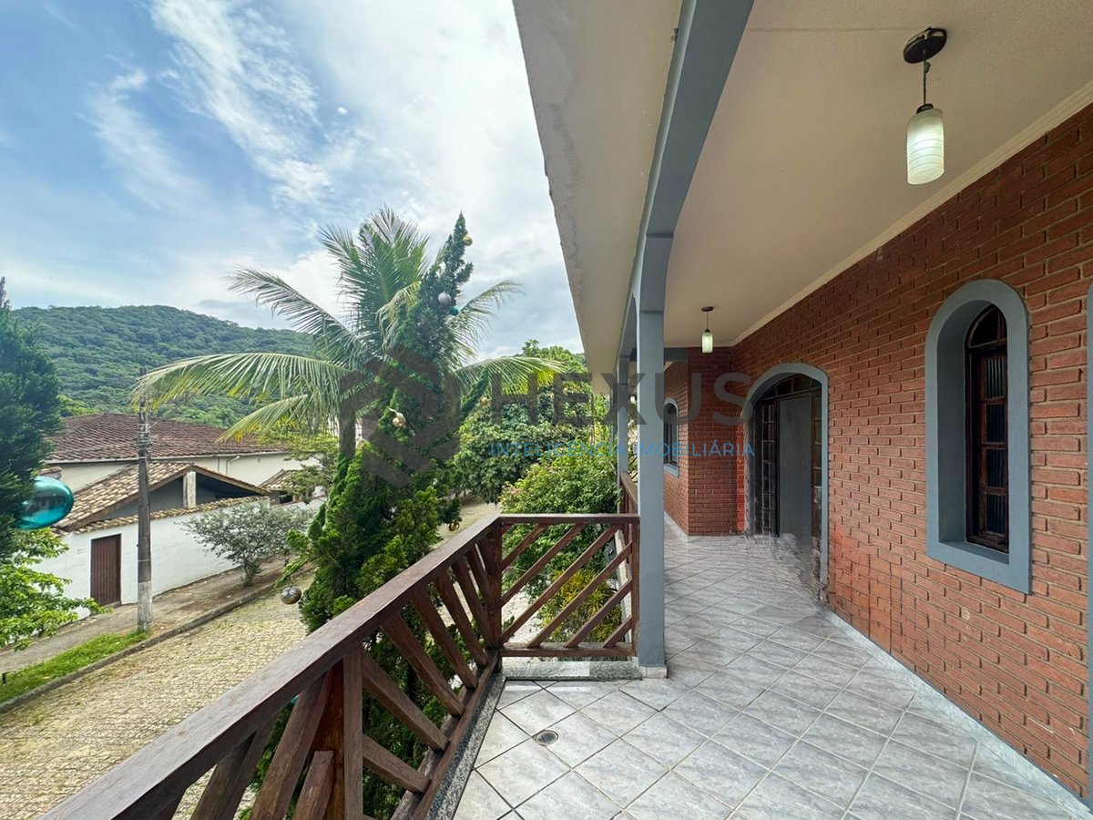 Foto 35 de Casa com piscina e churrasqueira no Jardim Albamar, Guaruja