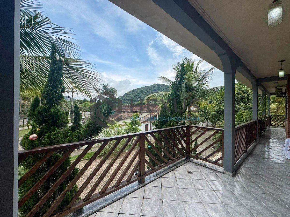 Foto 36 de Casa com piscina e churrasqueira no Jardim Albamar, Guaruja