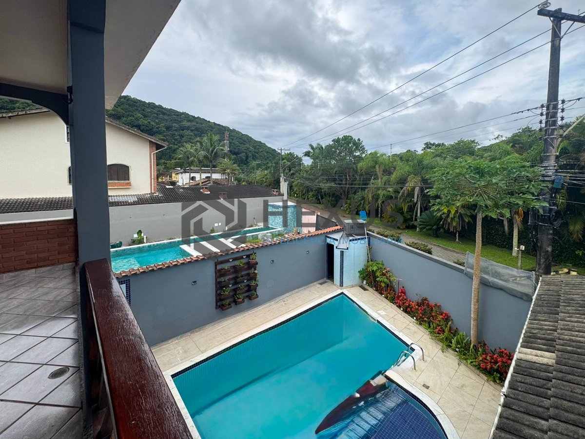 Foto 38 de Casa com piscina e churrasqueira no Jardim Albamar, Guaruja