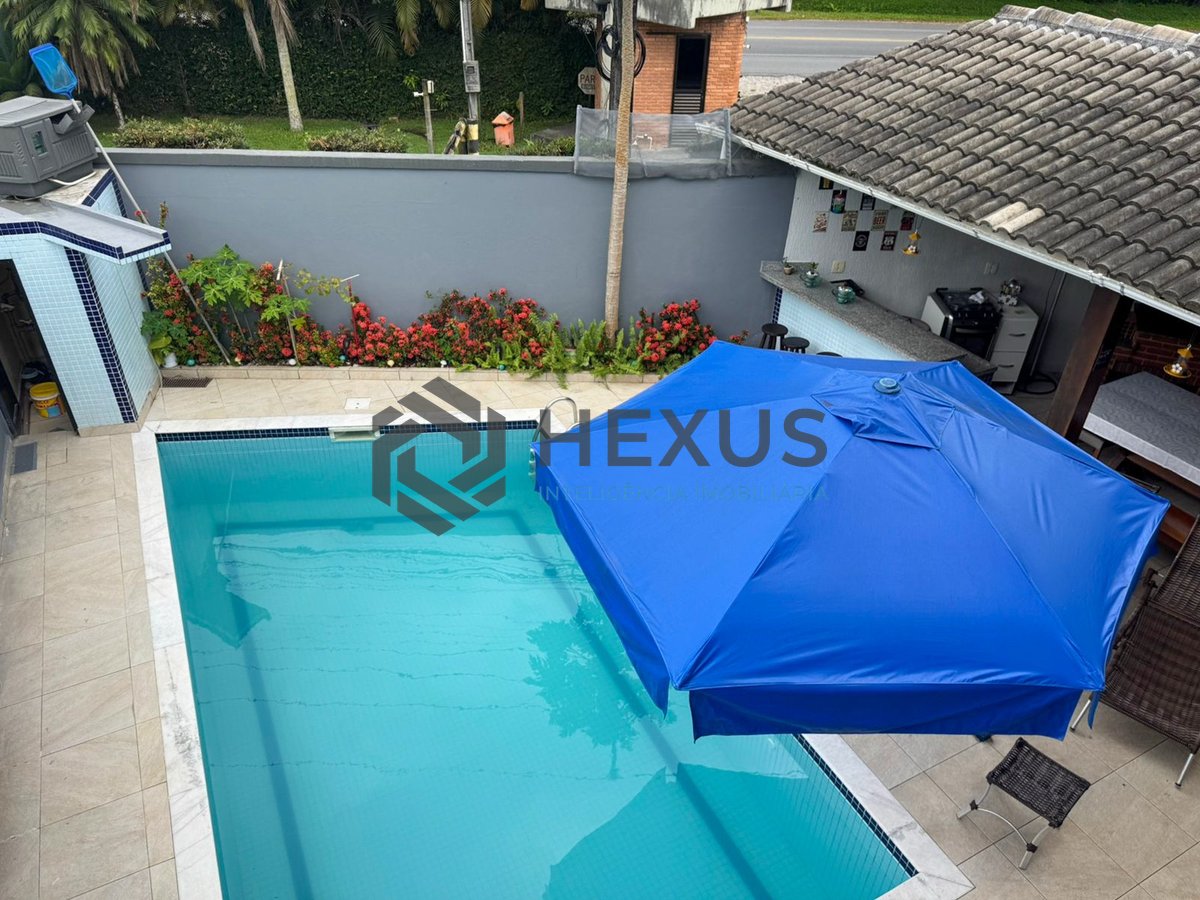 Foto 39 de Casa com piscina e churrasqueira no Jardim Albamar, Guaruja