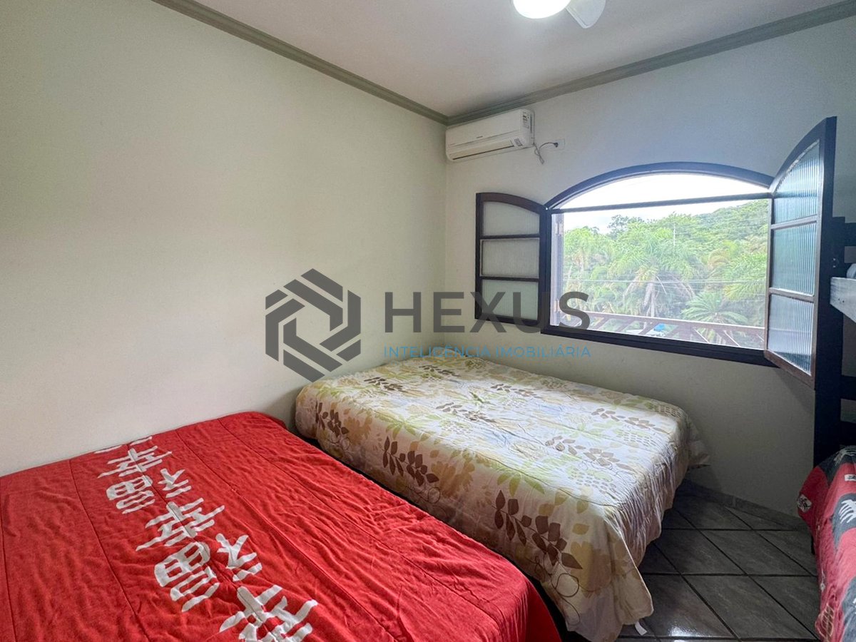 Foto 43 de Casa com piscina e churrasqueira no Jardim Albamar, Guaruja