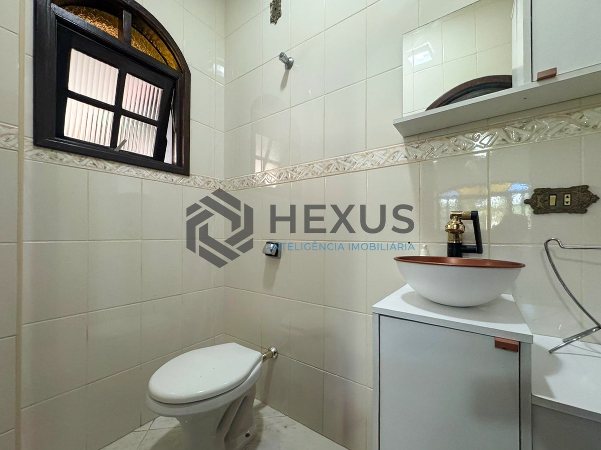 Foto 45 de Casa com piscina e churrasqueira no Jardim Albamar, Guaruja