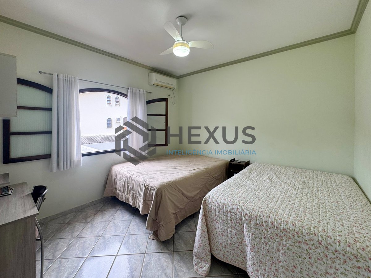 Foto 48 de Casa com piscina e churrasqueira no Jardim Albamar, Guaruja