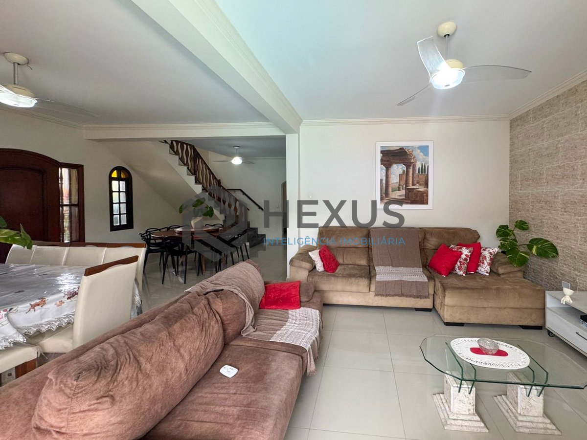 Foto 6 de Casa com piscina e churrasqueira no Jardim Albamar, Guaruja